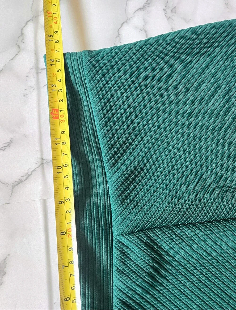 NWOT Green Ribbed Textured Mini Skirt - High-Waisted Chevron Knit Small
